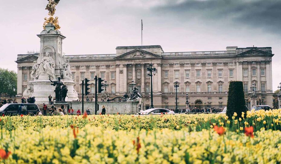 Okradeni královnou. Návštěvníci zahrad Buckinghamského paláce si hromadně stěžují